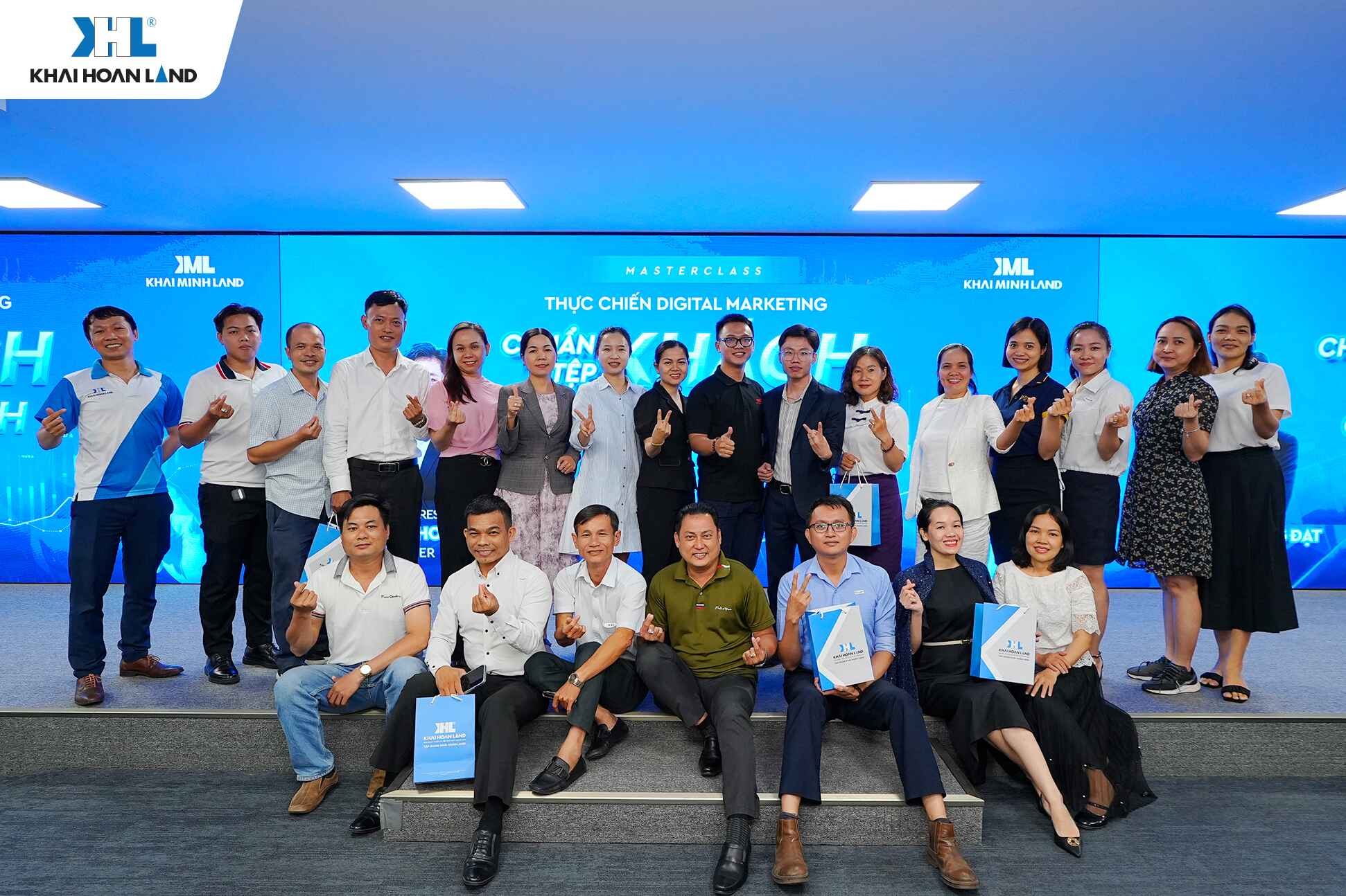 VIRAL LOẠT KHOẢNH KHẮC BỨT PHÁ TRONG 2 NGÀY ĐÀO TẠO THỰC CHIẾN DIGITAL MARKETING